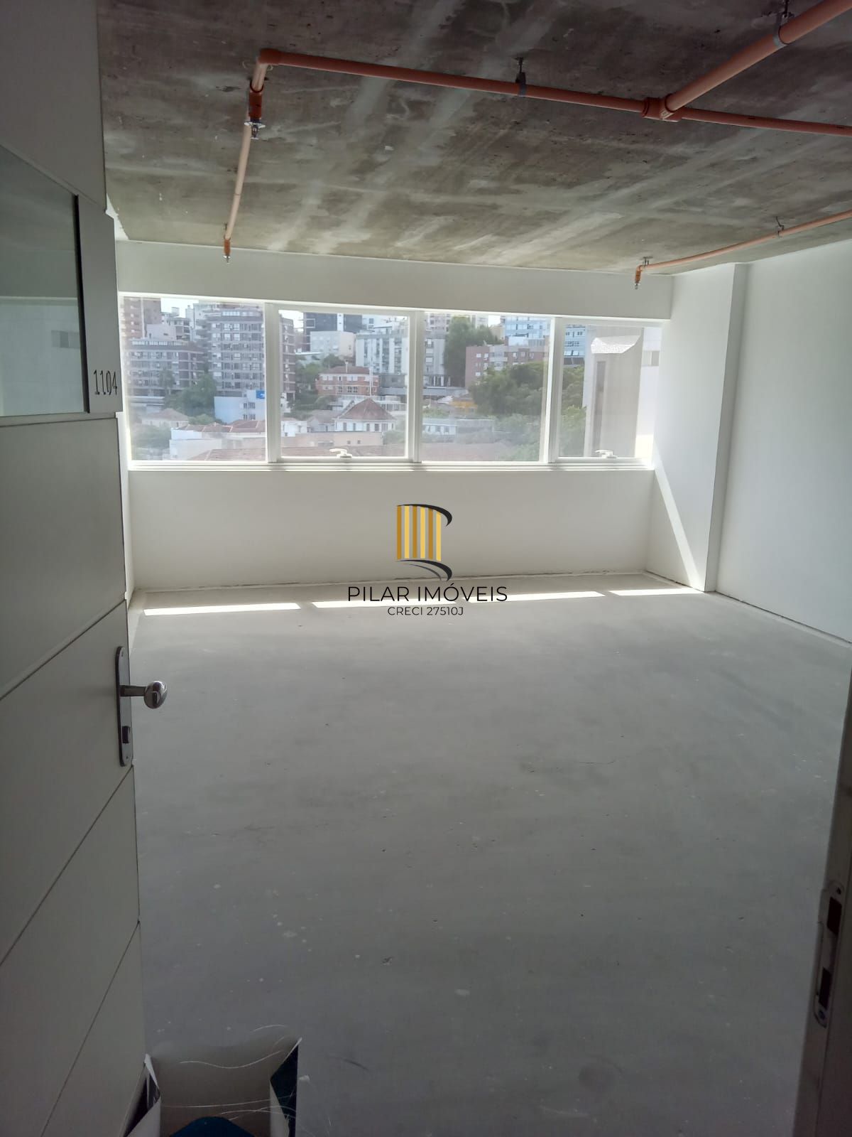 Sala comercial com garagem no DOC na Ramiro Barcelos