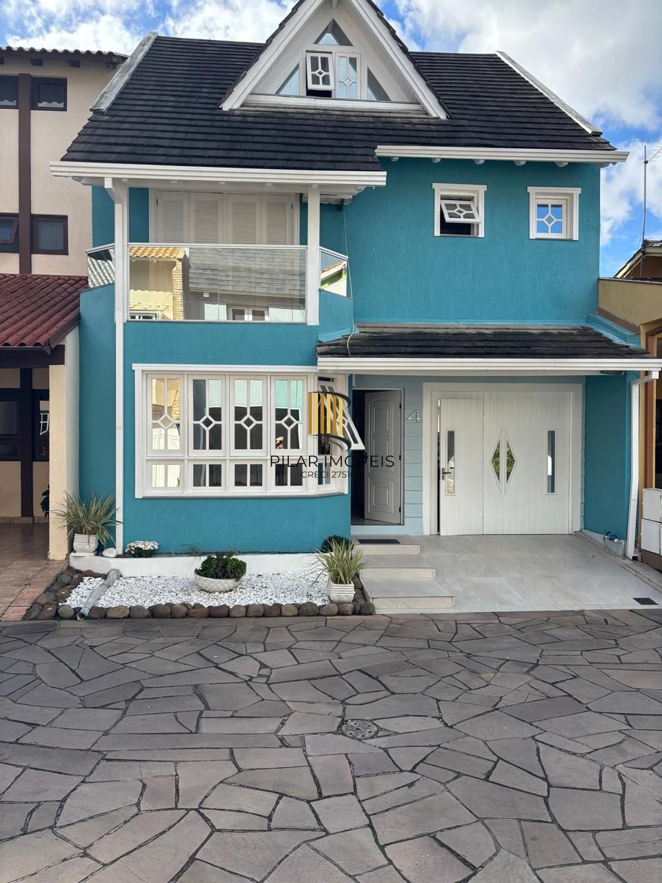 Casa em Condomínio com 3 Dormitórios, Suíte, Sótão e 2 Vagas - Pilar Imóveis