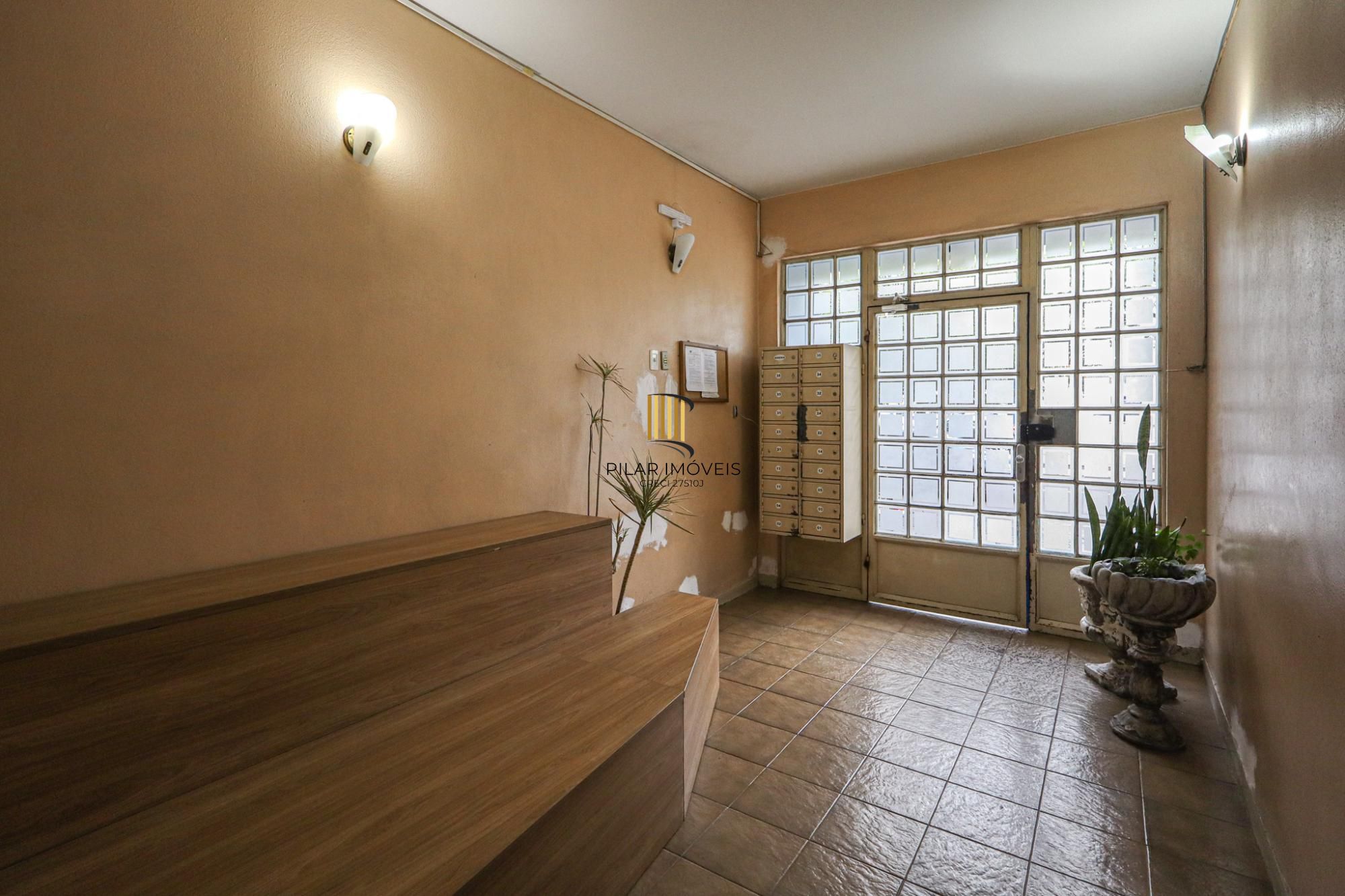 Apartamento 03 dormitórios de frente na Cristóvão Colombo em Porto Alegre