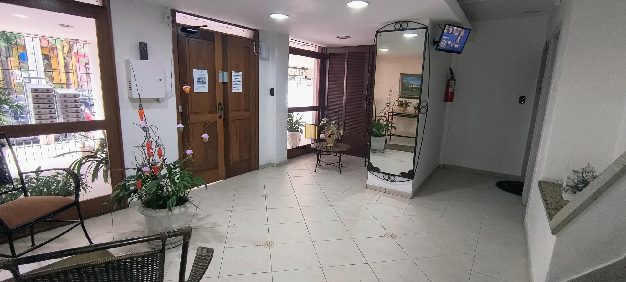 Com área privativa de 120,73 m2, sala com 03 ambientes