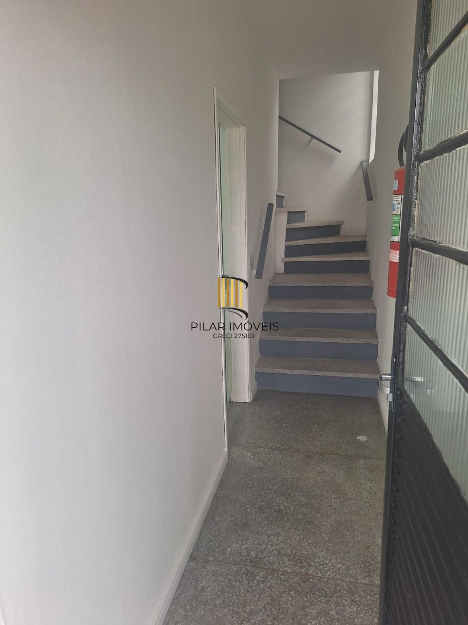 Casa Comercial 7 dormitórios no bairro Azenha