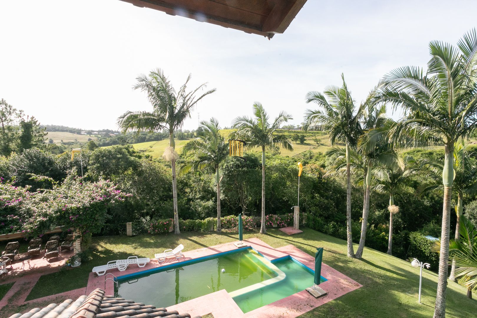 Casa mobiliada em condomínio