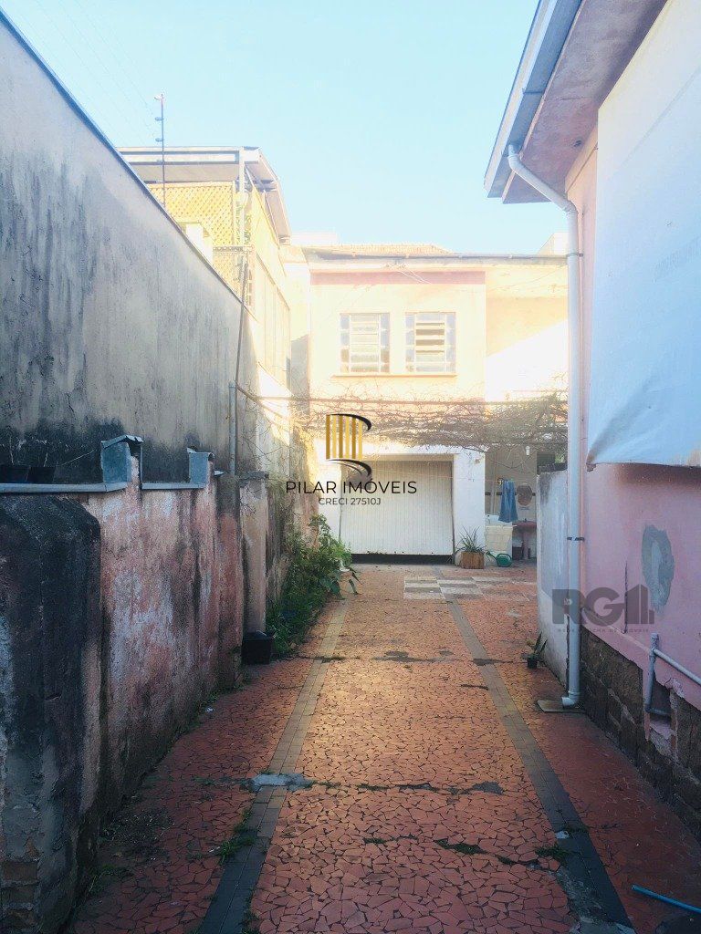 Casa 4 dormitórios no bairro Floresta