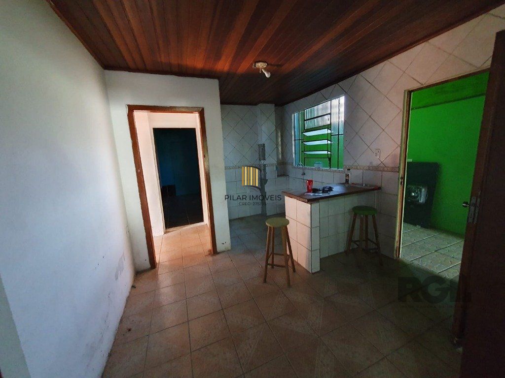 Casa 2 dormitórios próximo shopping Canoas
