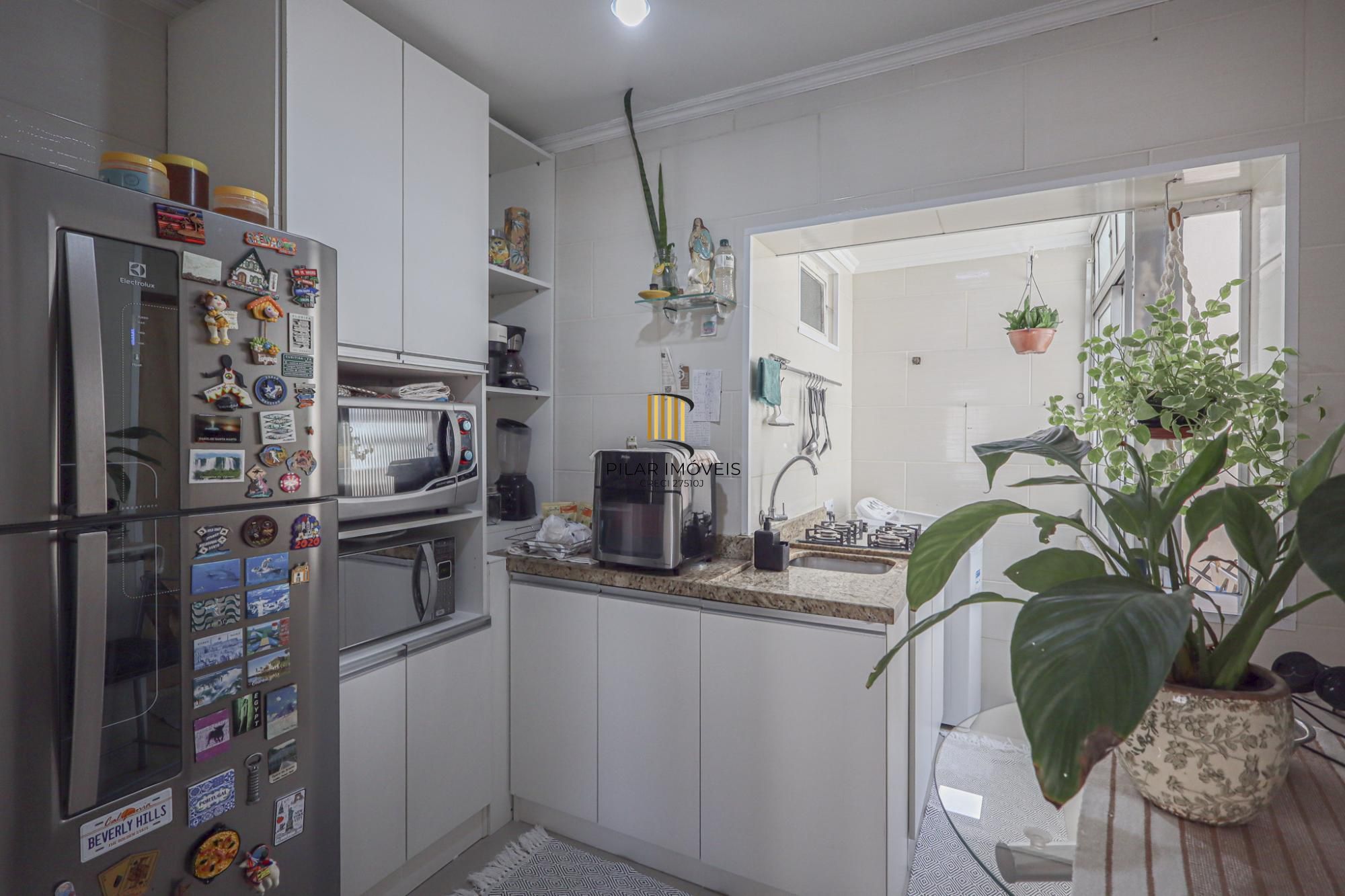 Apto 01 quarto todo reformado no bairro Floresta Porto Alegre/RS