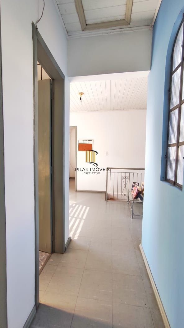 Casa com 170m², 3 dorm. no bairro Jardim Itu Sabará em Porto Alegre