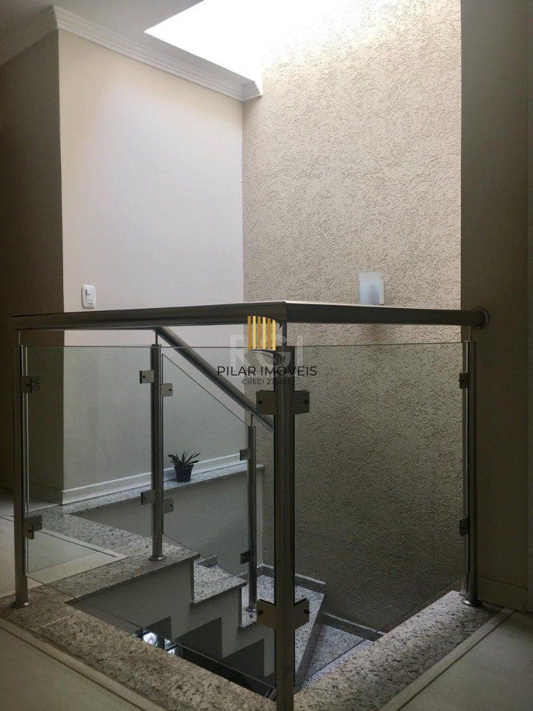 Casa para Venda - 248m², 5 dormitórios, sendo 1 suites, 3 vagas - Sarandi