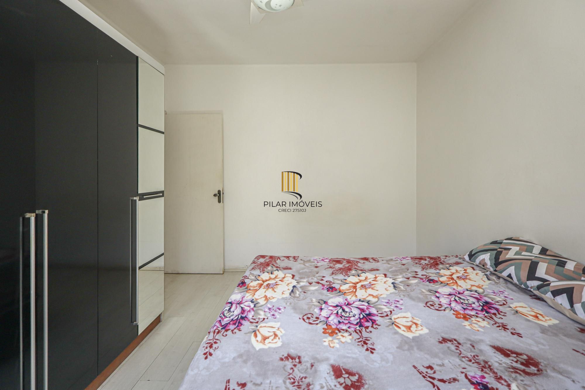 Com 2 quartos, 1 banheiro, opção do 2.º banheiro, e escritório,