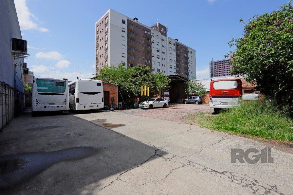 Vendo com exclusividade,  50m da PUC, terreno com 960 m2,   30,00m x 32,00m