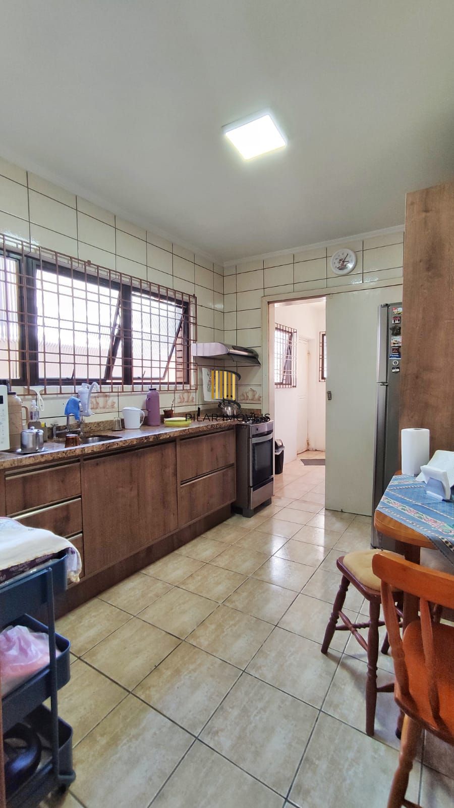 Casa com 4 Quartos e 2 banheiros e  2 Suites à Venda, 153 m² por R$ 990.000