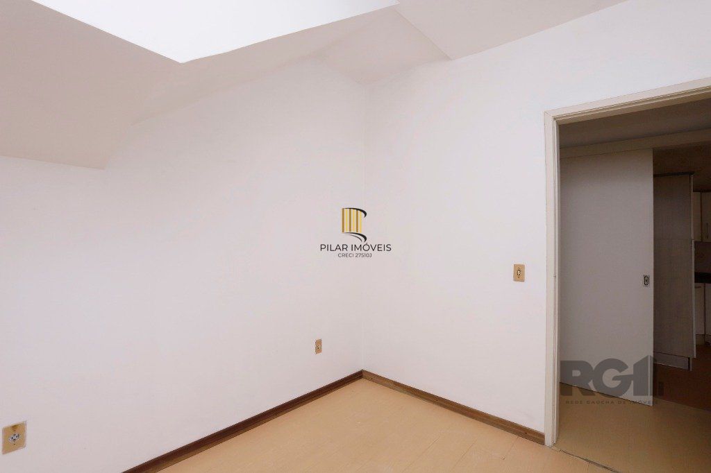 Casa 5 dormitórios no bairro Partenon