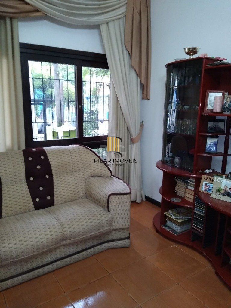 Casa para Venda - 265m², 5 dormitórios, sendo 2 suites, Floresta