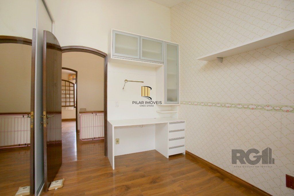 Casa de Condomínio 3 dormitórios no bairro Cristal