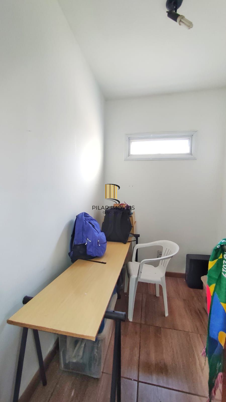 3 Dormitórios, sendo 1 Suíte Master •	Living com Dois Ambientes – no Bairro Alto Petrópolis – Amplo Terreno.