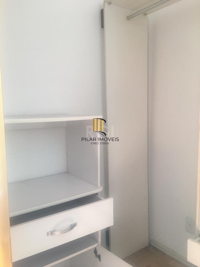 Apartamento com 01 dormitório, 01 estacionamento rotativo.