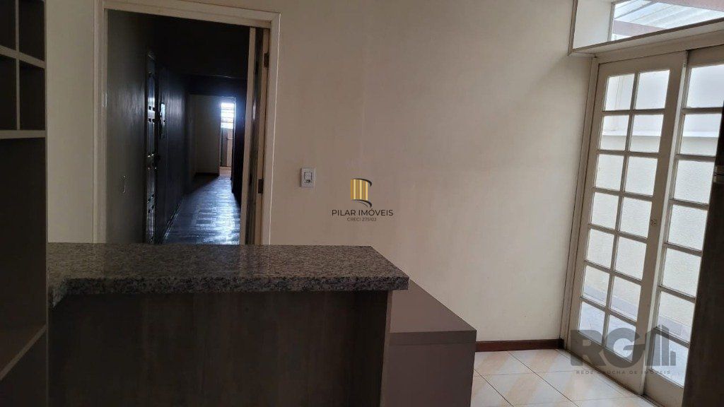 Schumacher loca apt° térreo com terraço, 2 quartos, cozinha semi-mob,  churrasqueira no garden