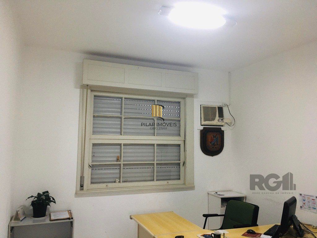 Casa 4 dormitórios no bairro Floresta
