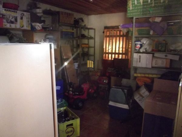 Casa com 03 quartos em terreno de 13:20 x 7501, no bairro Medianeira