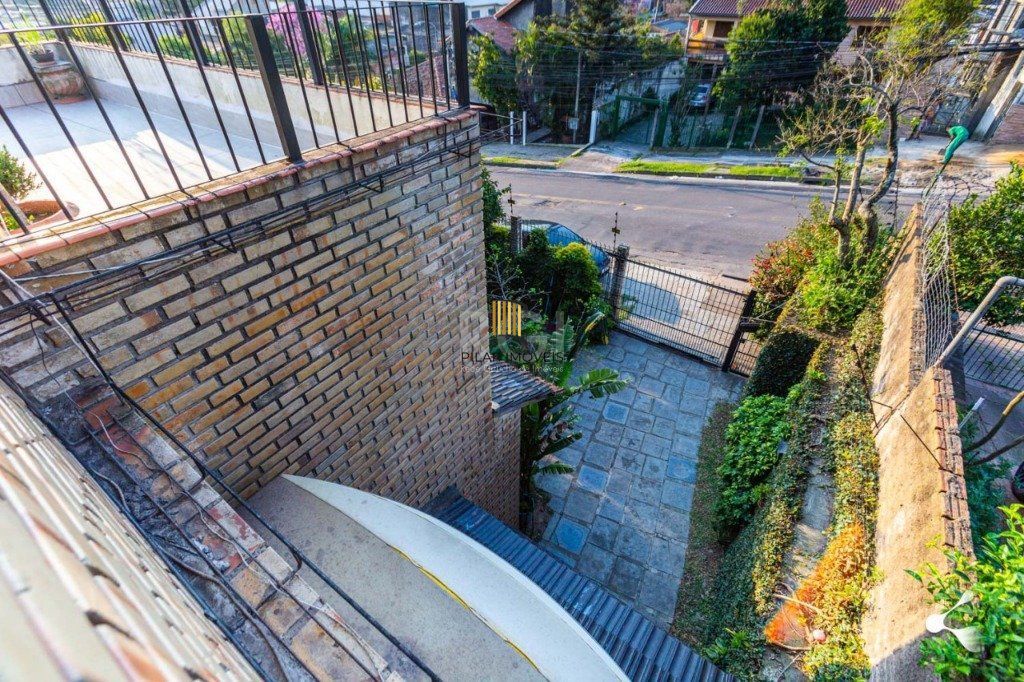Casa para Venda - 231.27m², 3 dormitórios, sendo 1 suites, 3 vagas - Cristal