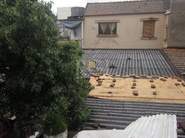 Casa para Venda - 137m², 1 dormitório, sendo 1 suites, 4 vagas - Floresta