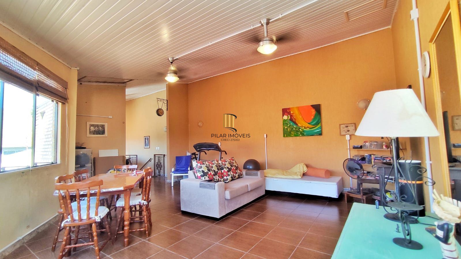 Casa com 4 Quartos e 2 banheiros e  2 Suites à Venda, 153 m² por R$ 990.000