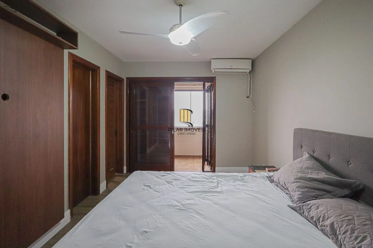 Apartamento cobertura de 03 dormitórios com opção de 05, 03 garagens. Bairro Higienópolis