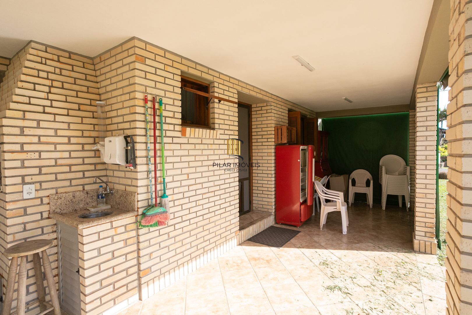 Casa mobiliada em condomínio