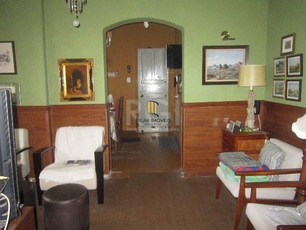 Casa para Venda - 137m², 1 dormitório, sendo 1 suites, 4 vagas - Floresta