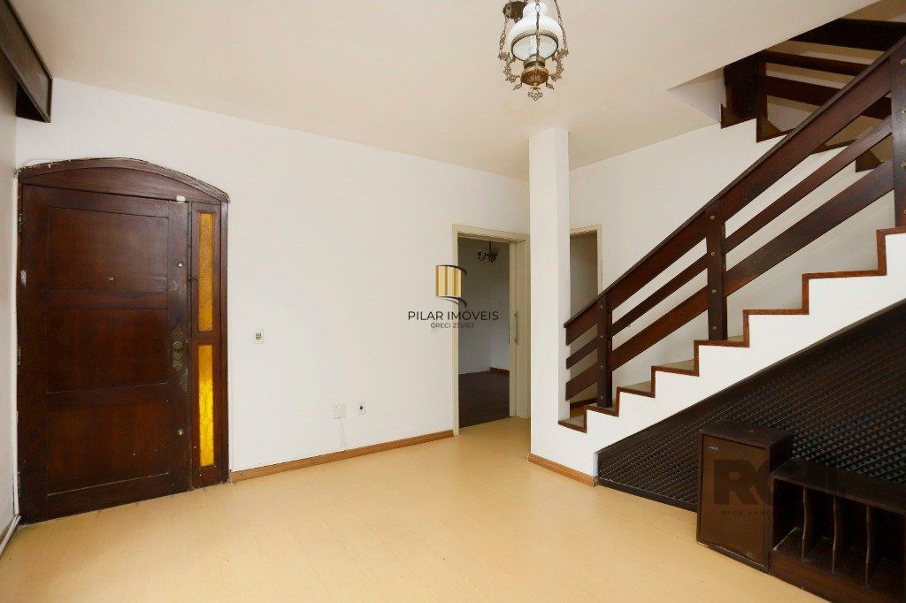 Casa 5 dormitórios no bairro Partenon
