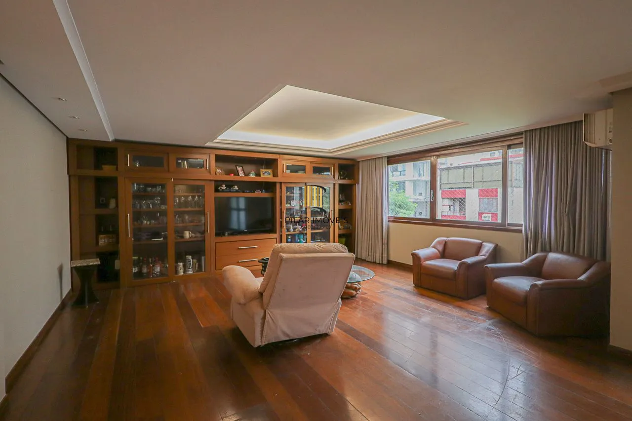 Apartamento cobertura de 03 dormitórios com opção de 05, 03 garagens. Bairro Higienópolis