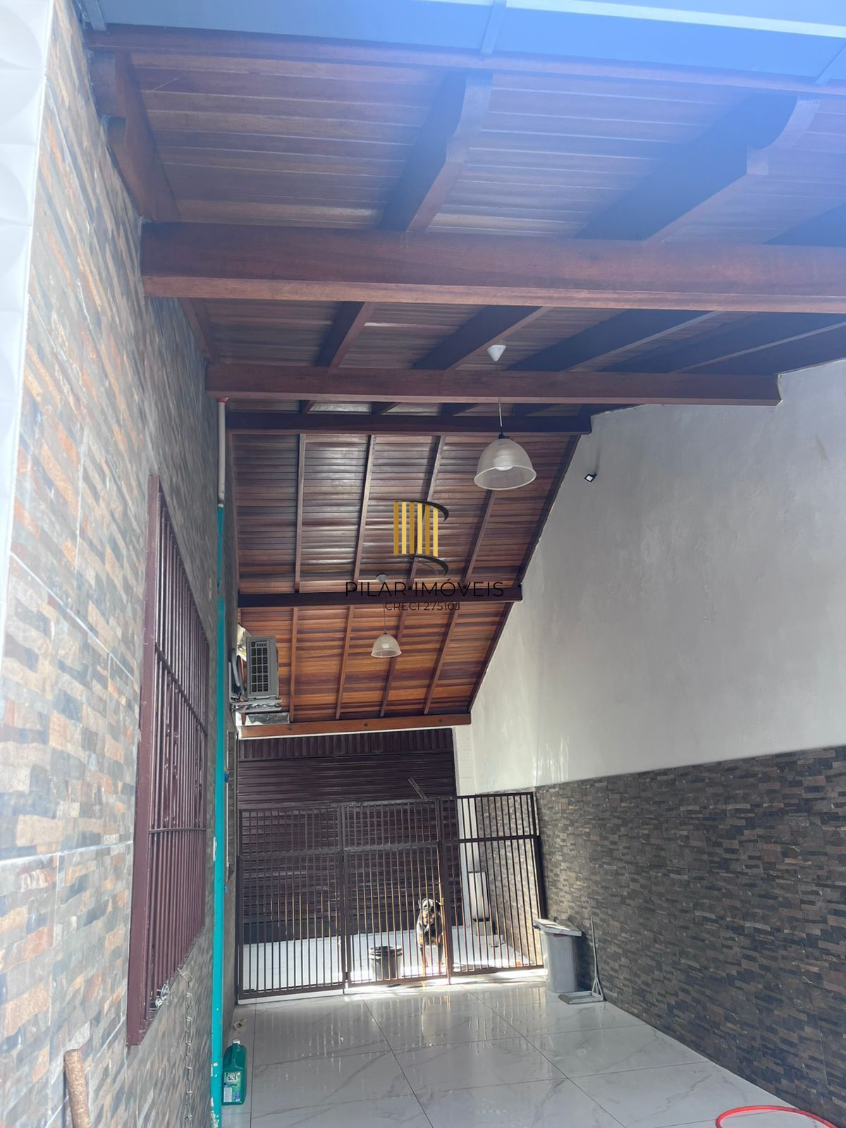 Vendo casa com piscina na Lomba do Pinheiro