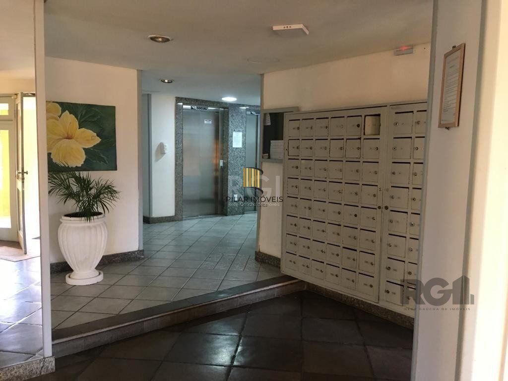 Apt° 2 quartos, 2° andar, O/L no bairro Tristeza