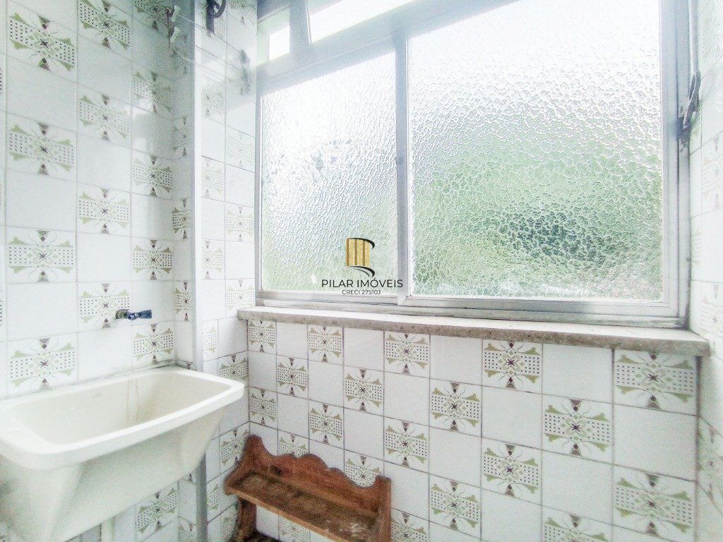 Apartamento com 01 dormitório, 01 estacionamento rotativo.