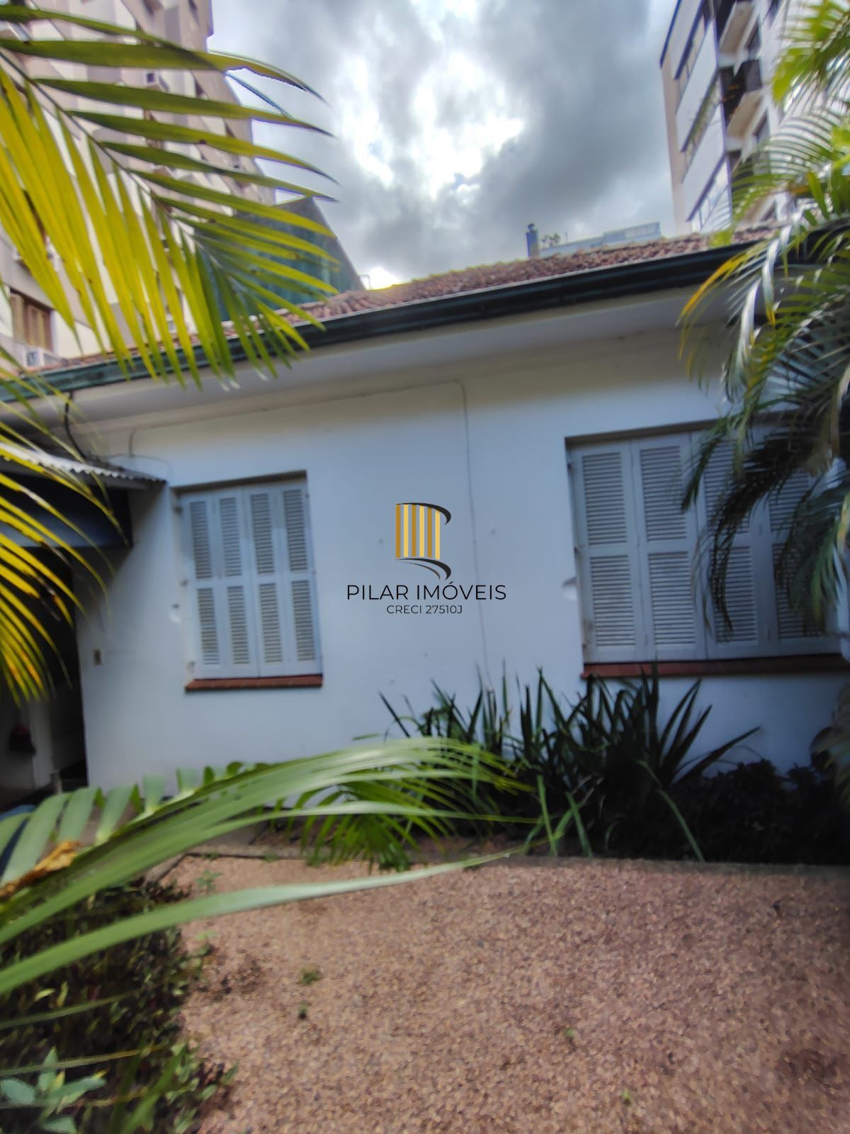 Casa no Bairro Petrópolis em Porto Alegre - Rua calma junto Av. Protásio Alves