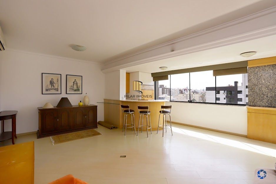 Apartamento semi mobiliado com churrasqueira e 02 garagens no Menino Deus em Porto Alegre - Pilar Imóveis