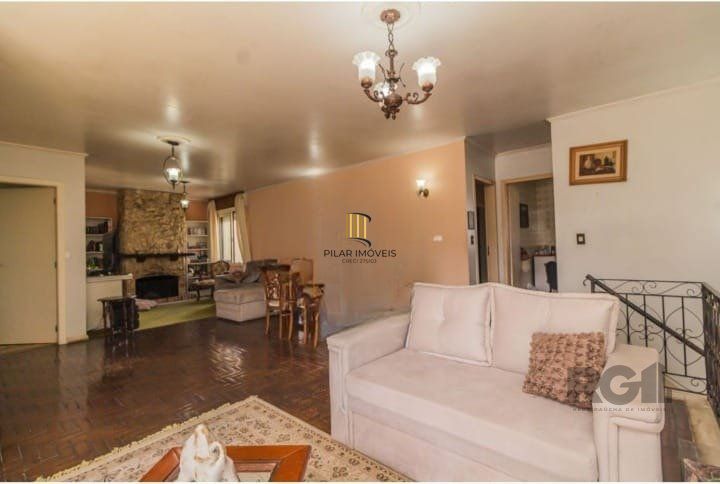 Casa 4 dormitórios no bairro Santo Antônio
