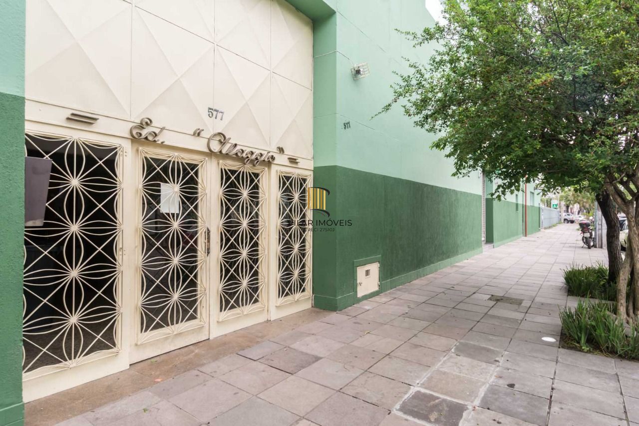 Apartamento semimobiliado com 2 quartos e 2 banheiros no Bairro Floresta