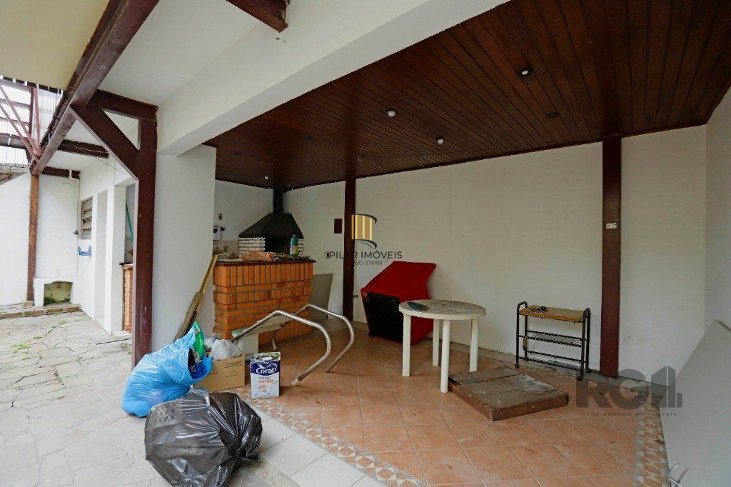 Casa 5 dormitórios no bairro Partenon