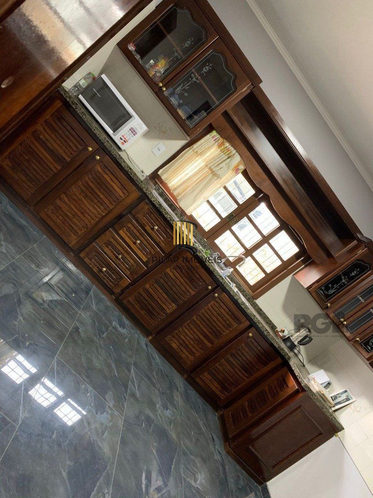 Casa sobrado com 03 dormitórios e garagem para 3 carros na cidade de Nova Petrópolis