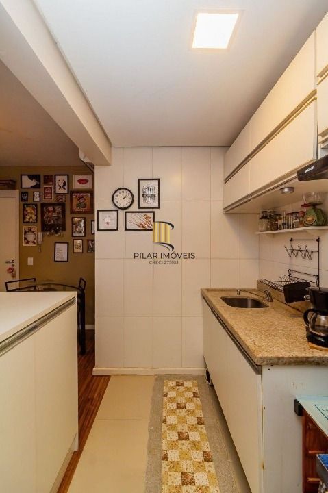 Apto térreo com 2 dorm, sendo 1 suíte, sala, cozinha, churrasqueira