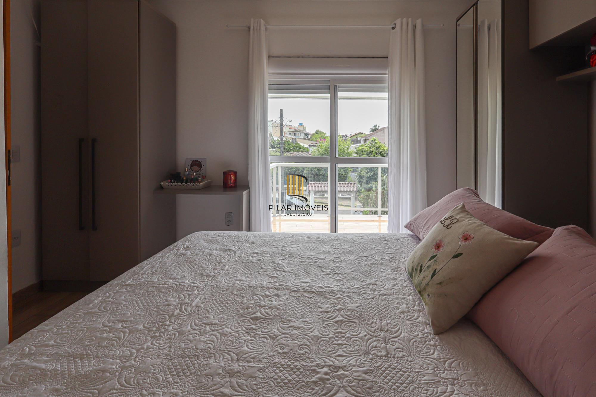 Casa semi mobiliada, 4 dormitórios no Bairro Jardim Sabará