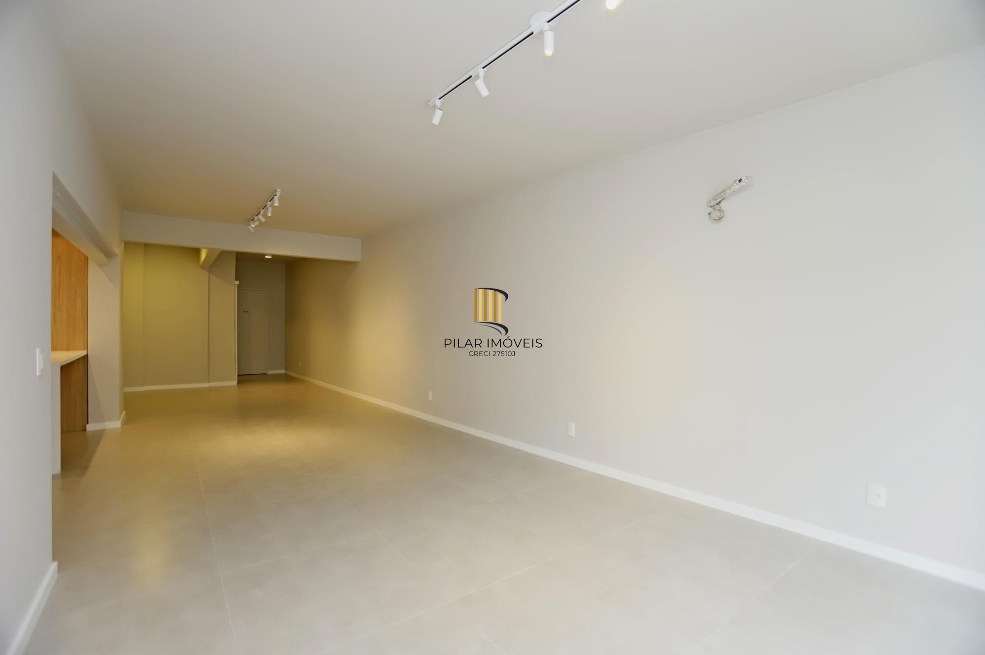 Apartamento 03 dormitórios revitalizado no Moinhos de Vento em Porto Alegre.