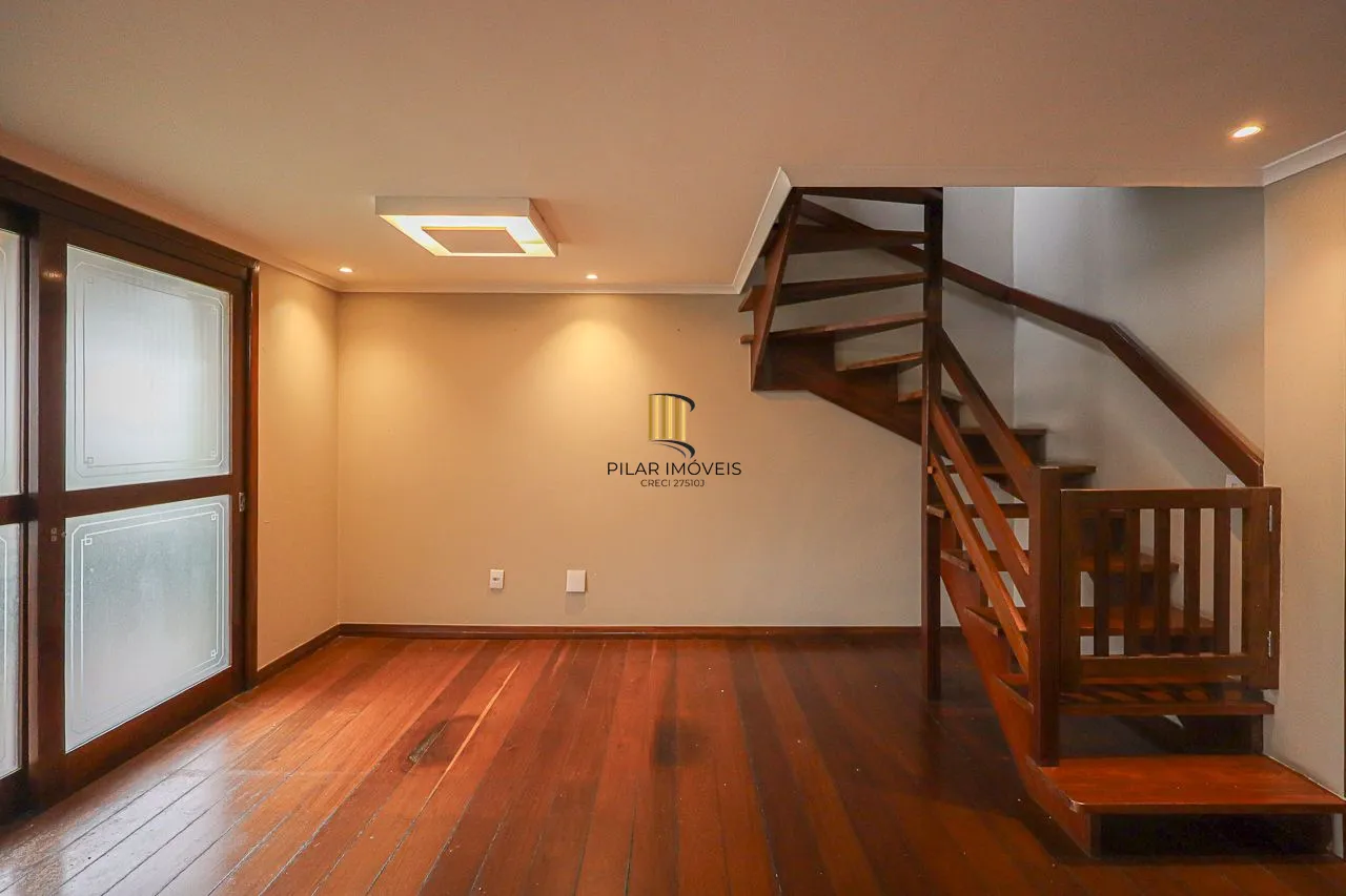 Apartamento cobertura de 03 dormitórios com opção de 05, 03 garagens. Bairro Higienópolis