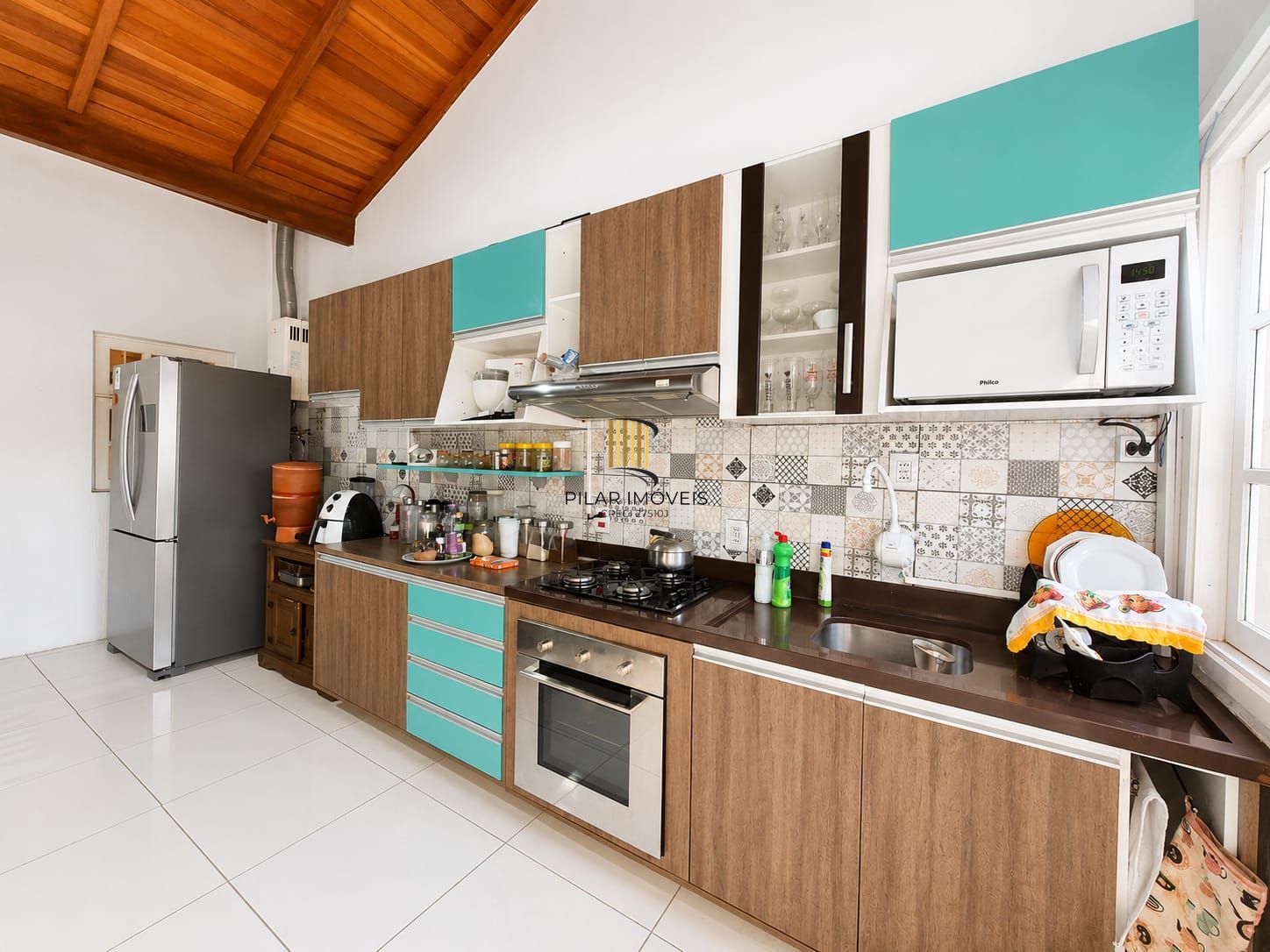 Casa 03 dormitórios no bairro Guarujá em Porto Alegre