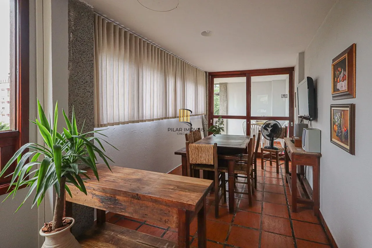 Apartamento cobertura de 03 dormitórios com opção de 05, 03 garagens. Bairro Higienópolis