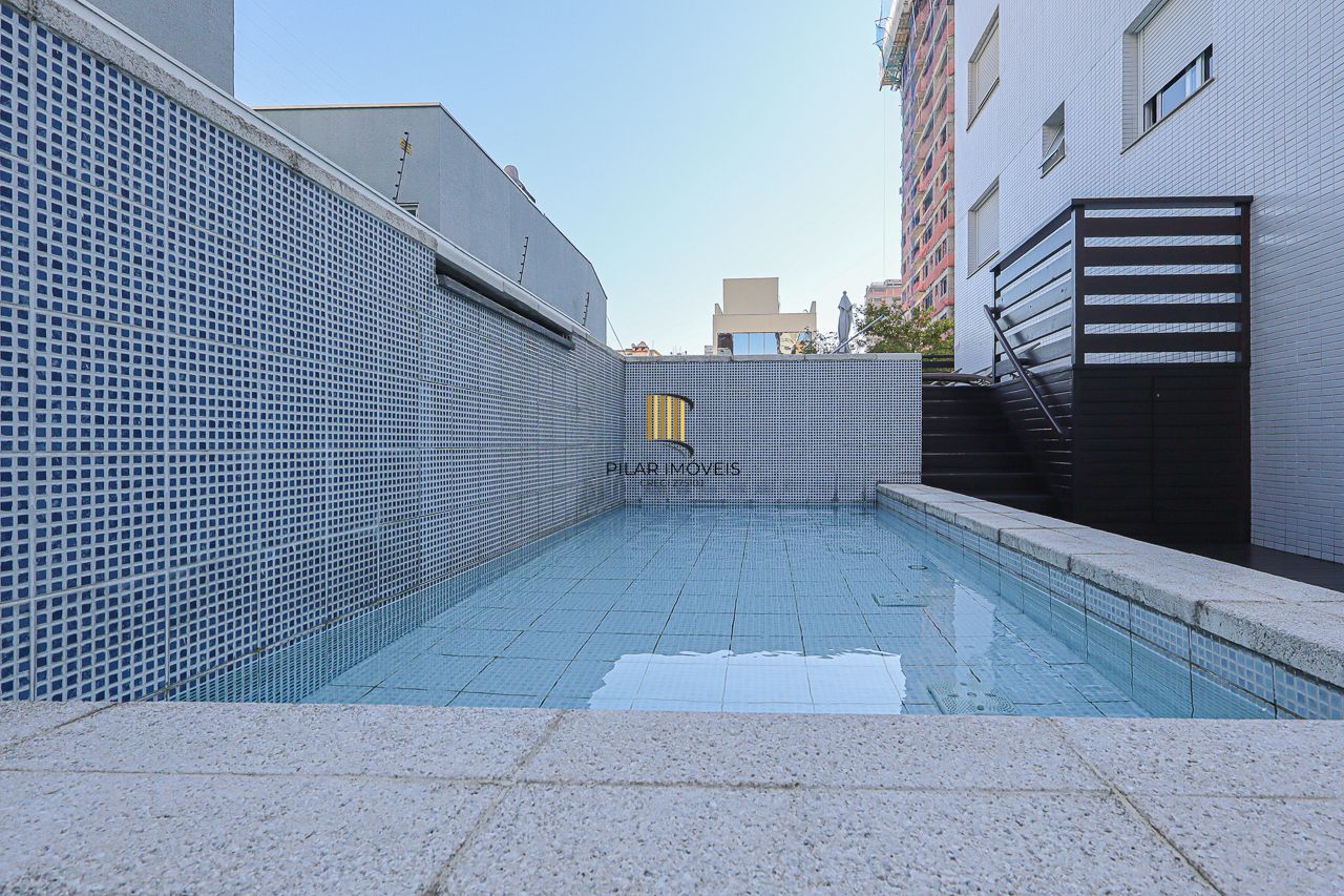 Apartamento de 3 quartos, 3 suítes, com 02 garagens individuais no Bairro Petrópolis, próximo a Encol.