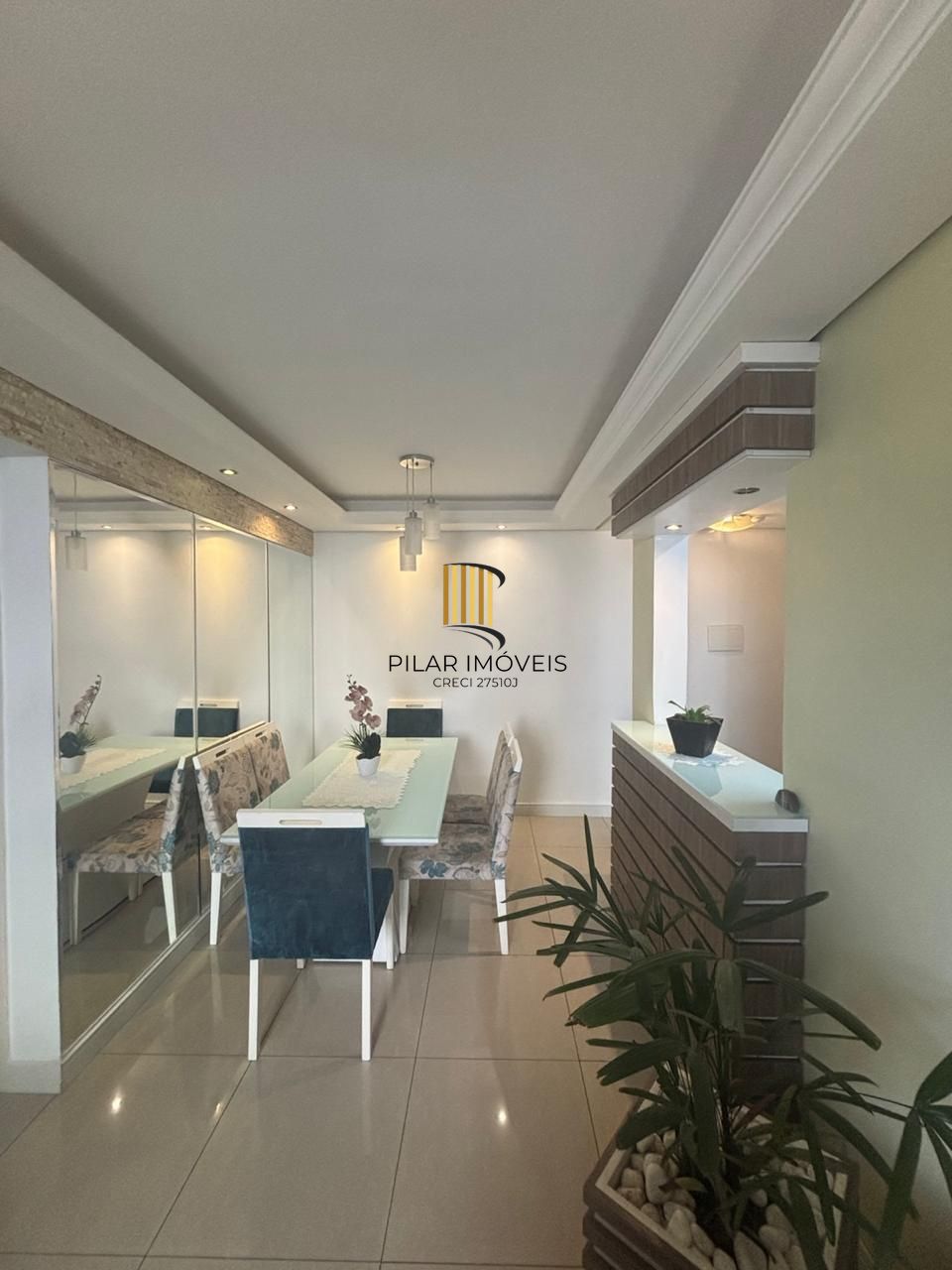 Apartamento Semimobiliado à Venda em Porto Alegre, RS