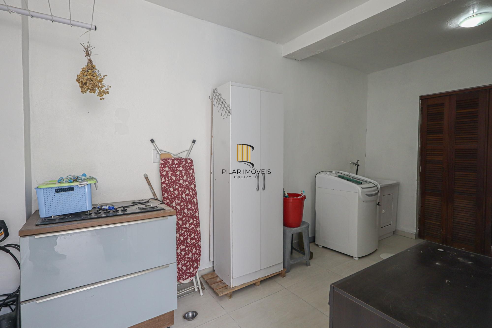 Casa semi mobiliada, 4 dormitórios no Bairro Jardim Sabará