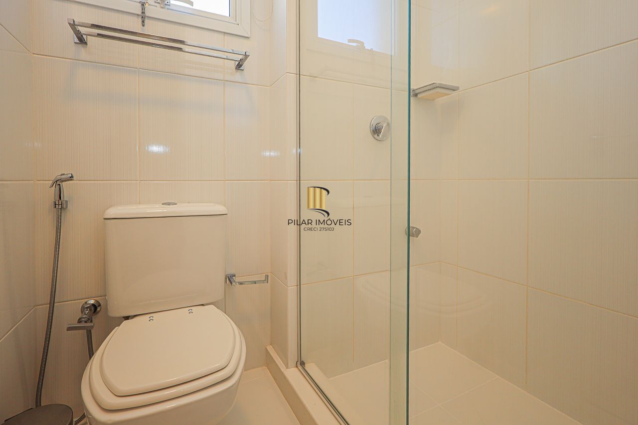 Apartamento de 3 quartos, 3 suítes, com 02 garagens individuais no Bairro Petrópolis, próximo a Encol.