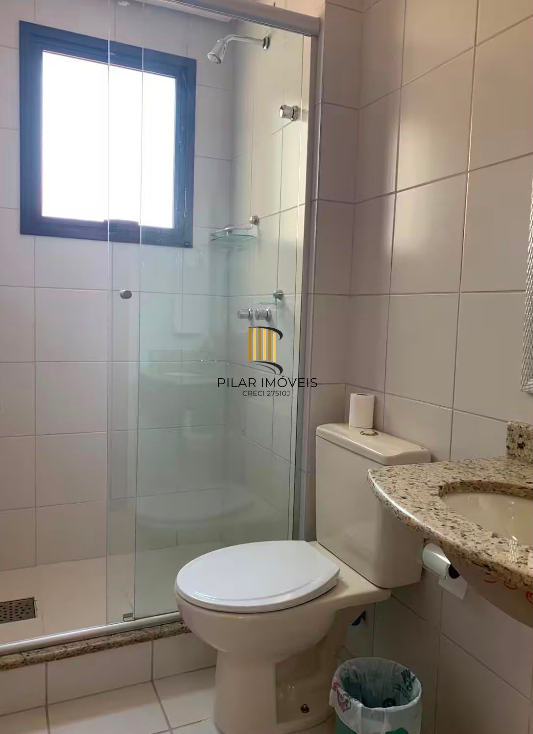 Apartamento semimobiliado no Moinhos de Vento